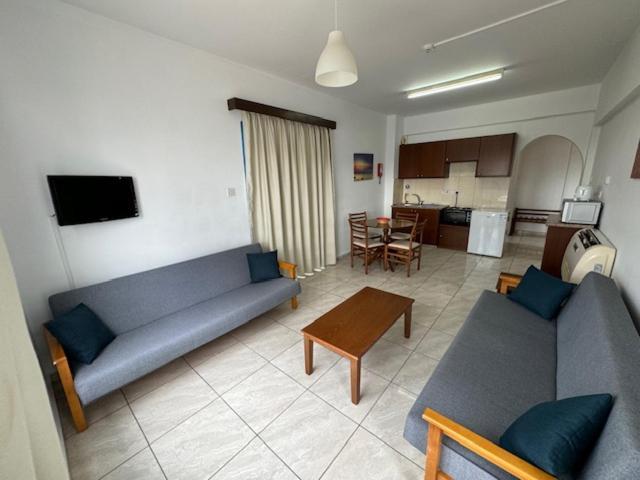 Paphos Kefalonitis Hotel Apartments מראה חיצוני תמונה